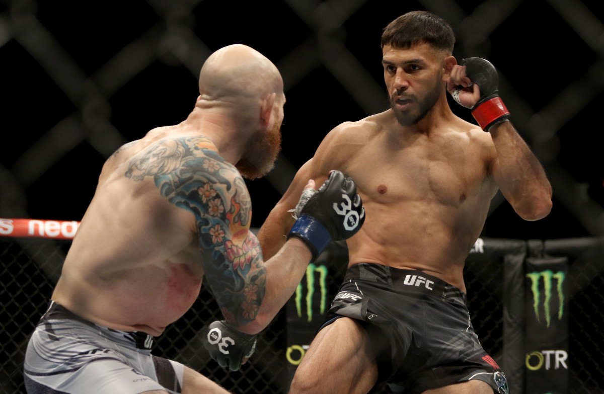 Yair Rodriguez throws a kick at Josh Emmett during their UFC 284 interim title fight.