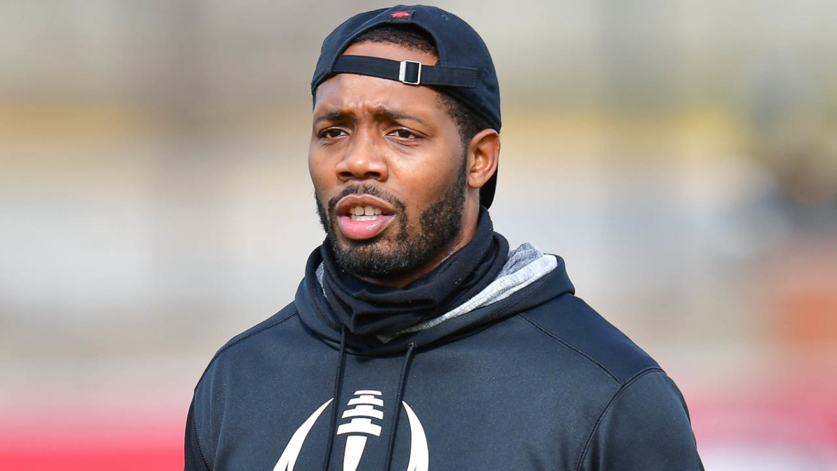 Razorbacks wide receivers coach Kenny Guiton at spring practice in March 2021.