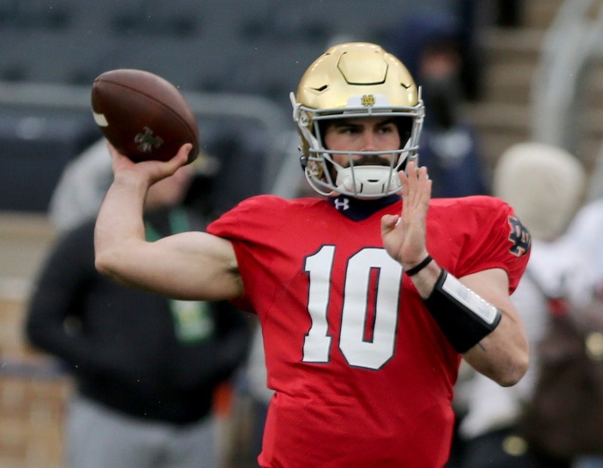 Notre Dame quarterback Sam Hartman (10) warms up during the Notre Dame Blue-Gold Spring Football game on Saturday, April 22, 2023, at Notre Dame Stadium in South Bend. Nd Football Blue Gold Game