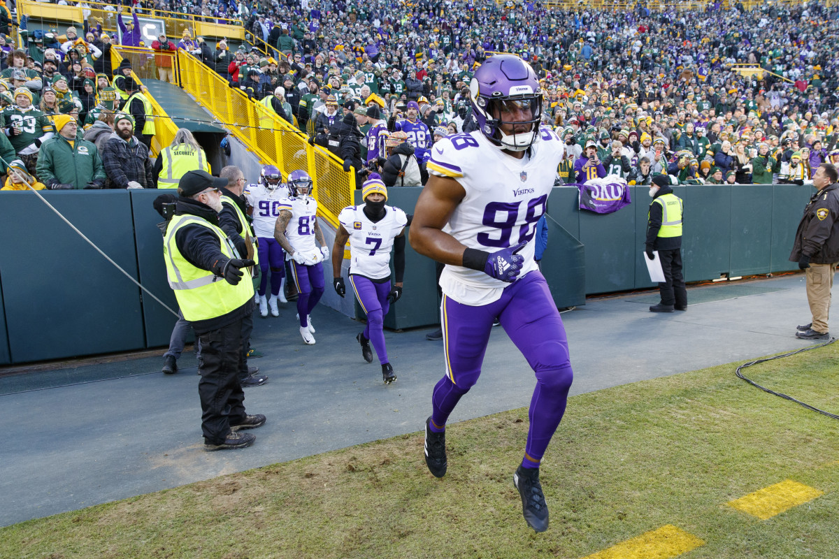 Jan 1, 2023; Green Bay, Wisconsin, USA; Minnesota Vikings outside linebacker D.J. Wonnum (98) prior to the game against the Green Bay Packers at Lambeau Field.