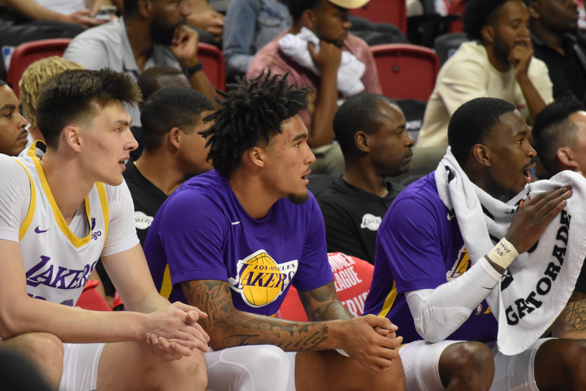 Jalen Hood-Schifino looks on as his teammates hustle against the Golden State Warriors during NBA Summer League.