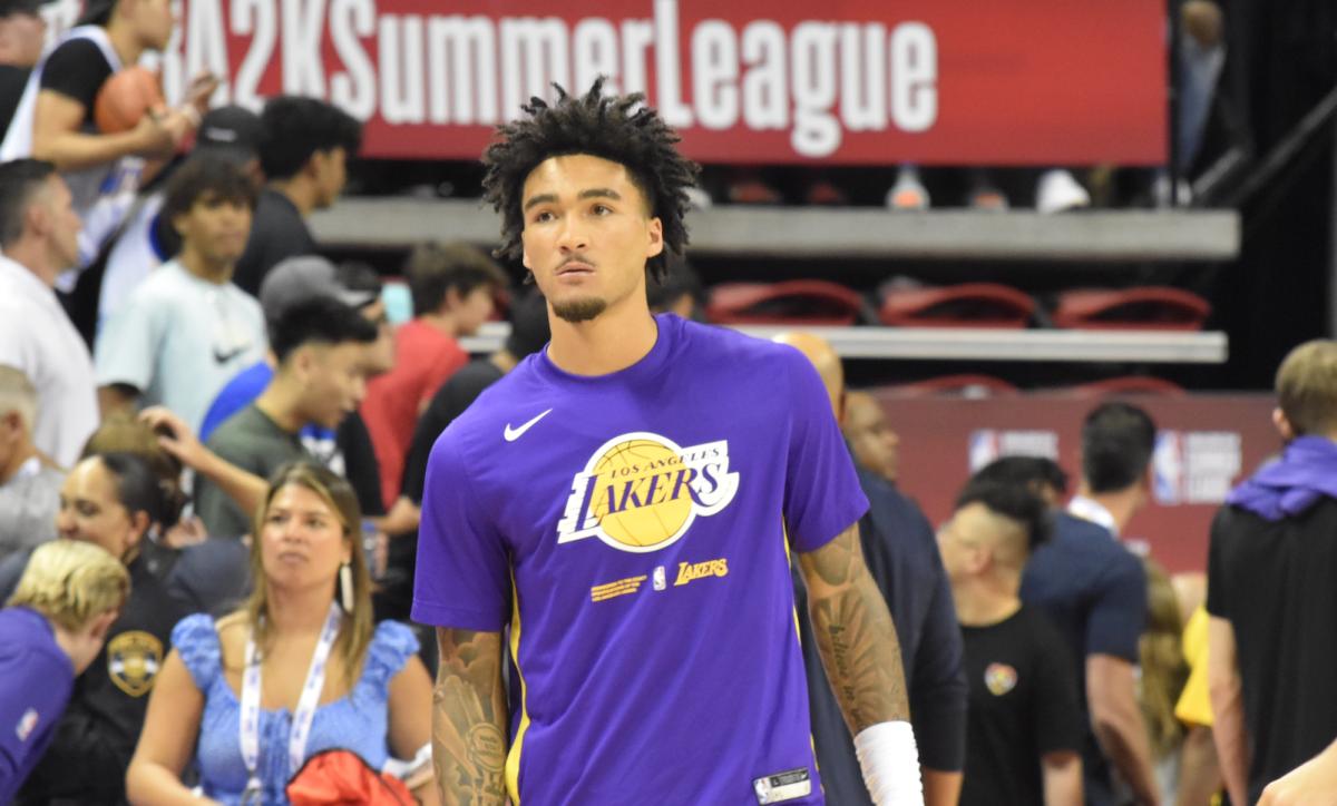 Jalen Hood-Schifino warming up ahead of the Lakers vs. Warriors during NBA Summer League.