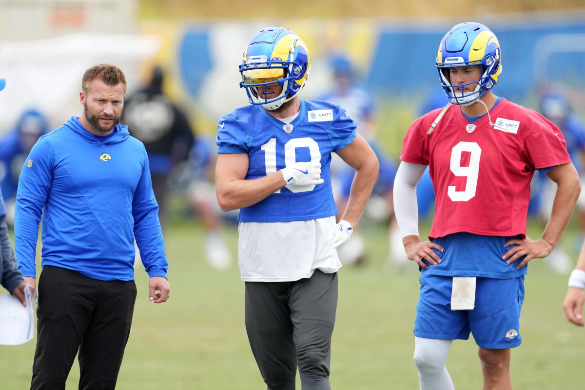 Sean McVay stands next to Cooper Kupp and Matthew Stafford at team OTAs
