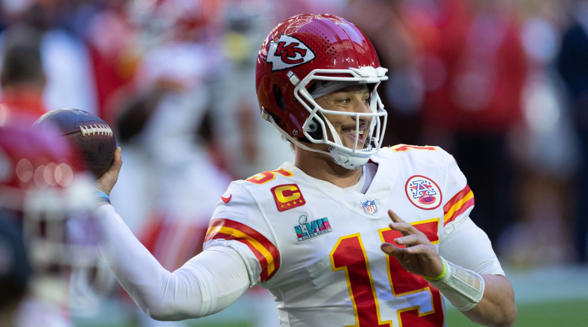 Chiefs quarterback Patrick Mahomes warms up for Super Bowl LVII.