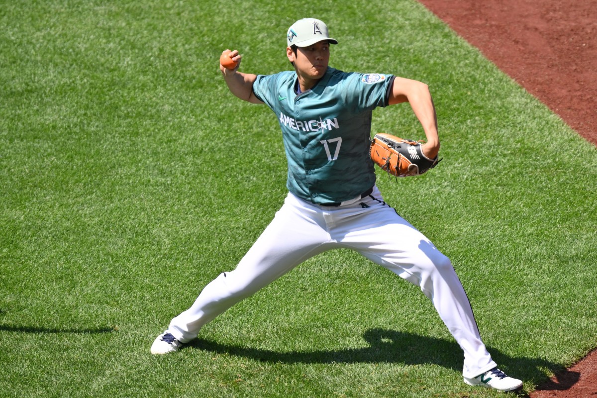 Seattle Mariners Fans Make Impassioned Plea to Shohei Ohtani During All