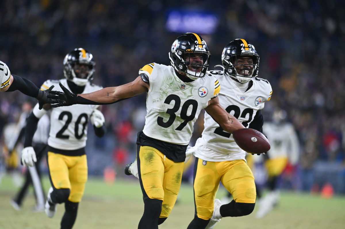 Steelers safety Minkah Fitzpatrick celebrates as he secures a 4th quarter interception of Ravens QB Tyler Huntley