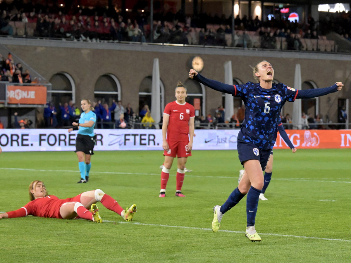 Jill Roord celebrates a goal during the friendly between Netherlands and Poland.
