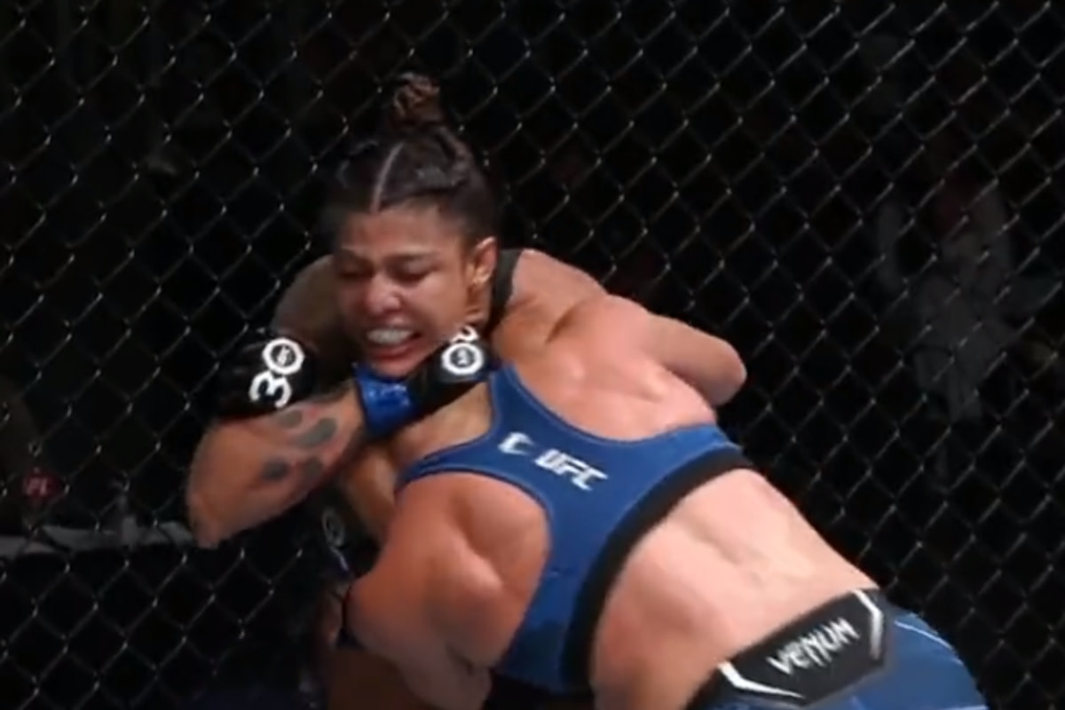 VIDEO: Mayra Bueno Silva Submits Holly Holm At UFC Fight Night In Las Vegas  - Sports Illustrated MMA News, Analysis and More