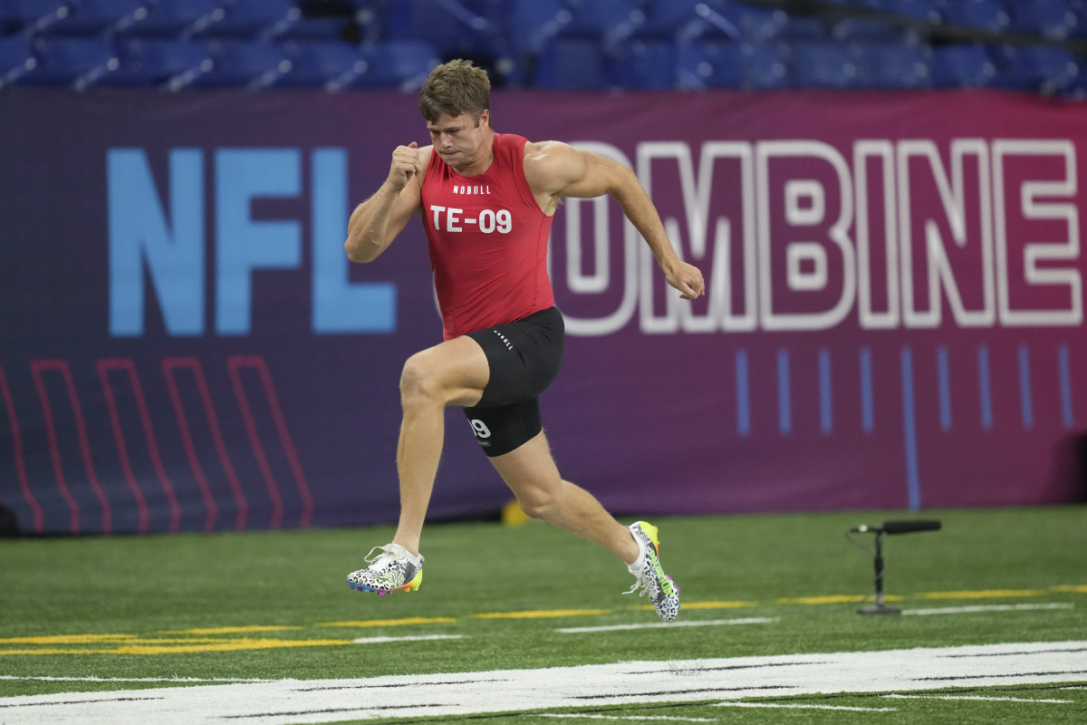 Mar 4, 2023; Indianapolis, IN, USA; Miami?Fl tight end Will Mallory (TE09) participates in drills at Lucas Oil Stadium. Mandatory Credit: Kirby Lee-USA TODAY Sports