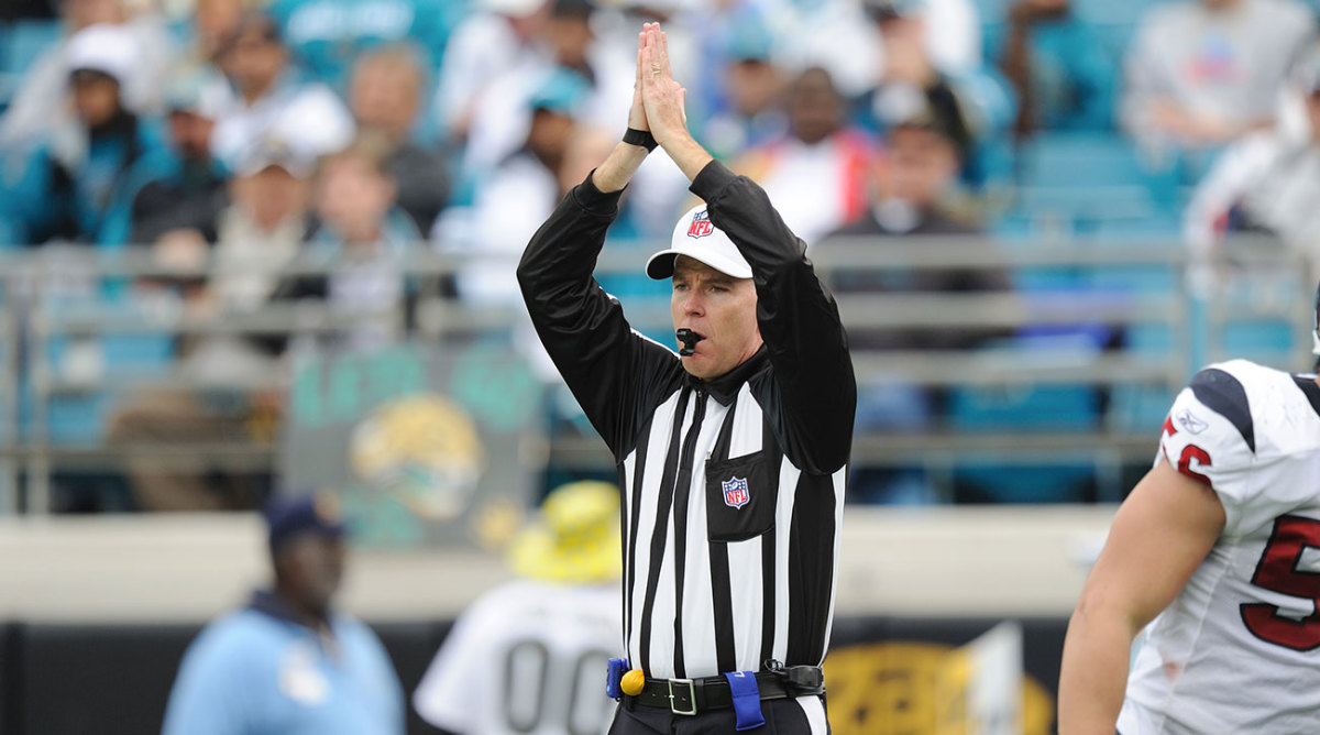 An NFL ref signals for a safety during a game.