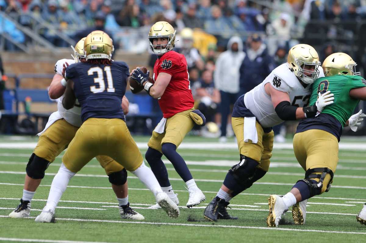 Notre Dame quarterback Sam Hartman (10) drops back to pass during the Notre Dame Blue-Gold Spring Football game on Saturday, April 22, 2023, at Notre Dame Stadium in South Bend. Nd Football Blue Gold Game