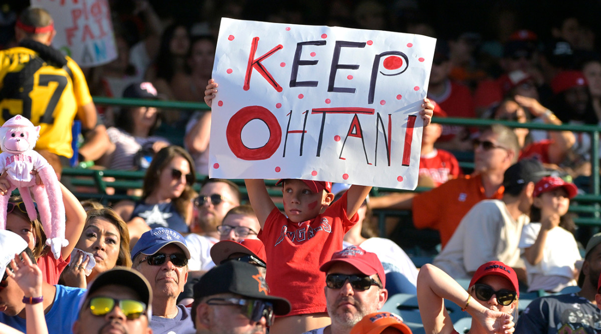 Angels fan holds up “Keep Ohtani” sign amid trade rumors.