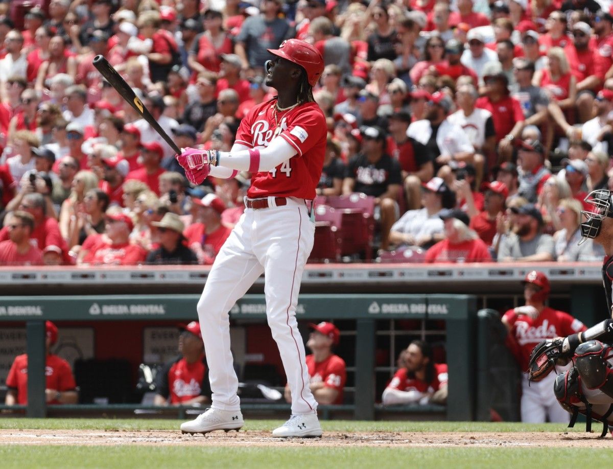 Cincinnati Reds Rookie Elly De La Cruz Stands Alongside Barry Bonds in ...