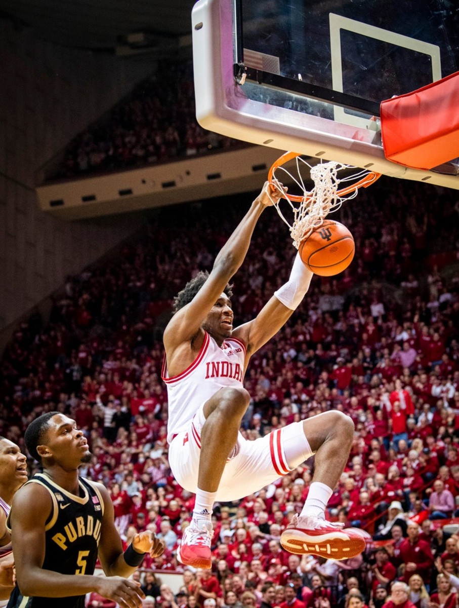 Indiana's Kaleb Banks (10) dunks during the first half of the Indiana versus Purdue men's basketball game at Simon Skjodt Assembly Hall on Saturday, Feb. 4, 2023.