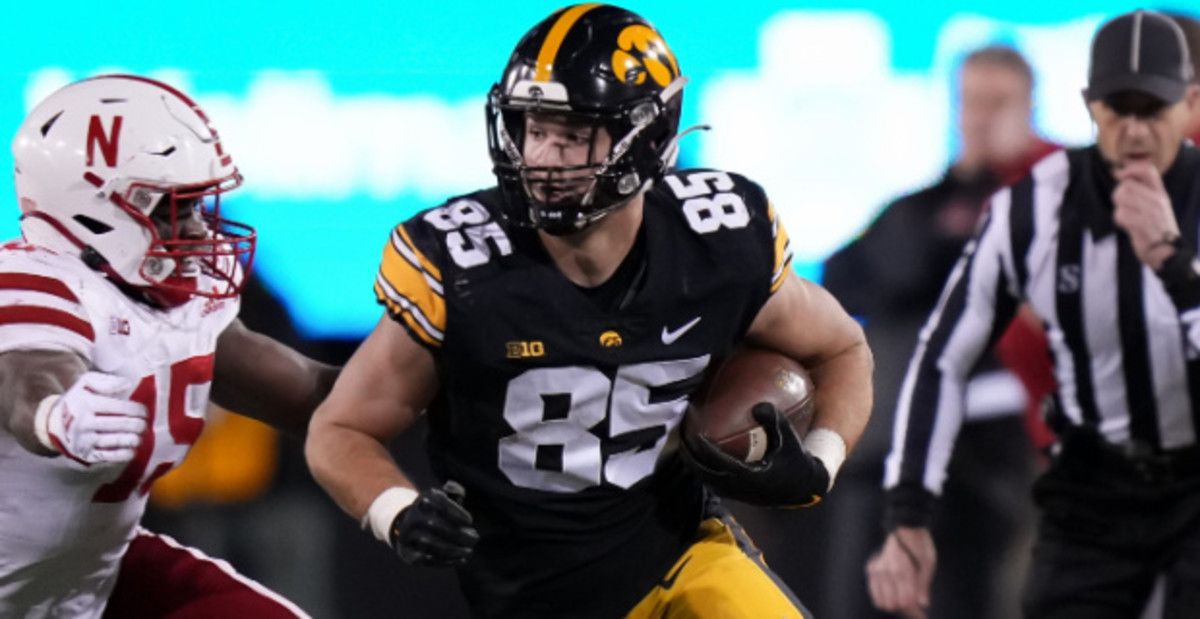 iowa hawkeyes football