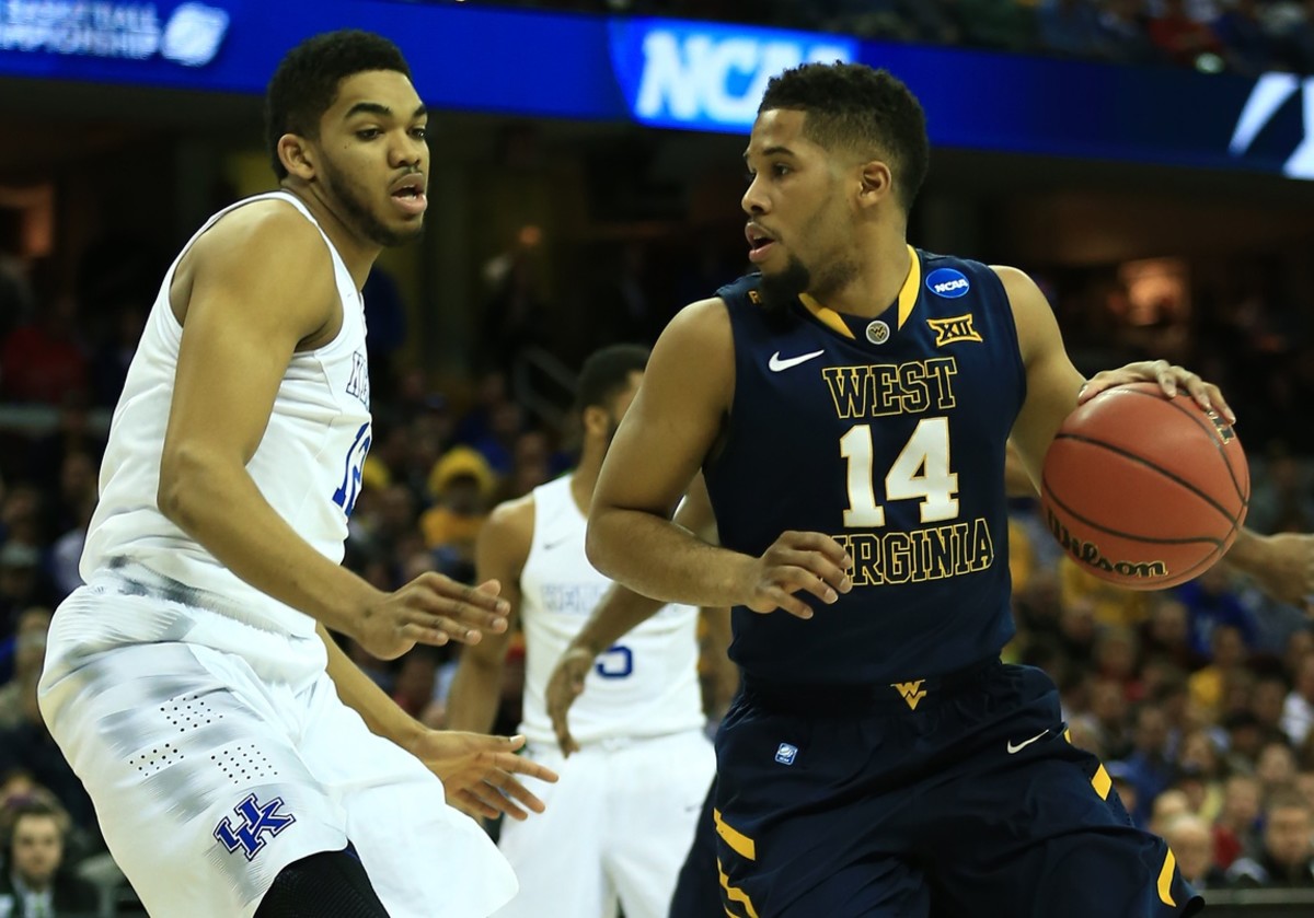 Gary Browne ReSigns with S.E Melbourne Phoenix Sports Illustrated