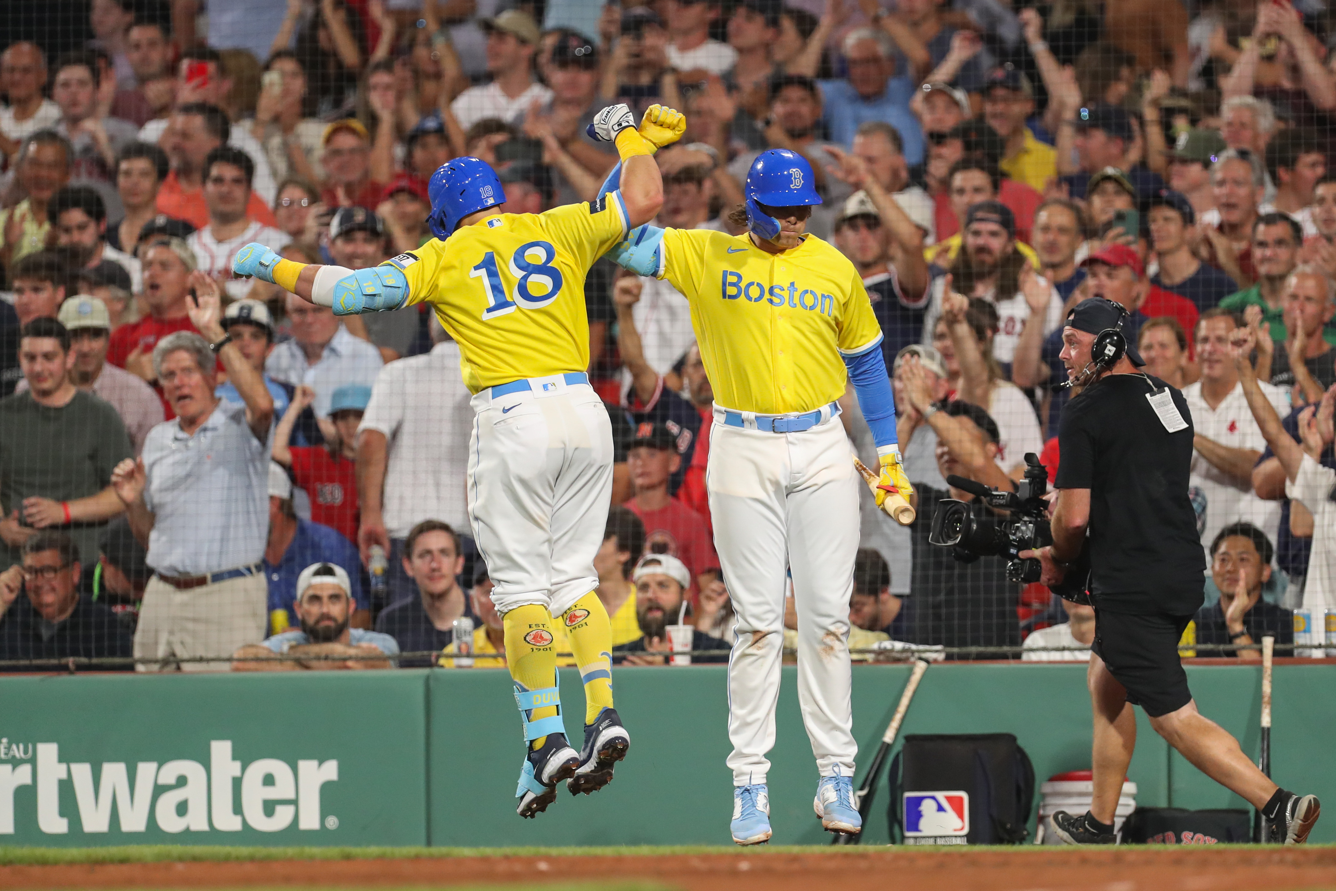 Boston Red Sox bringing back yellow and blue jerseys this week