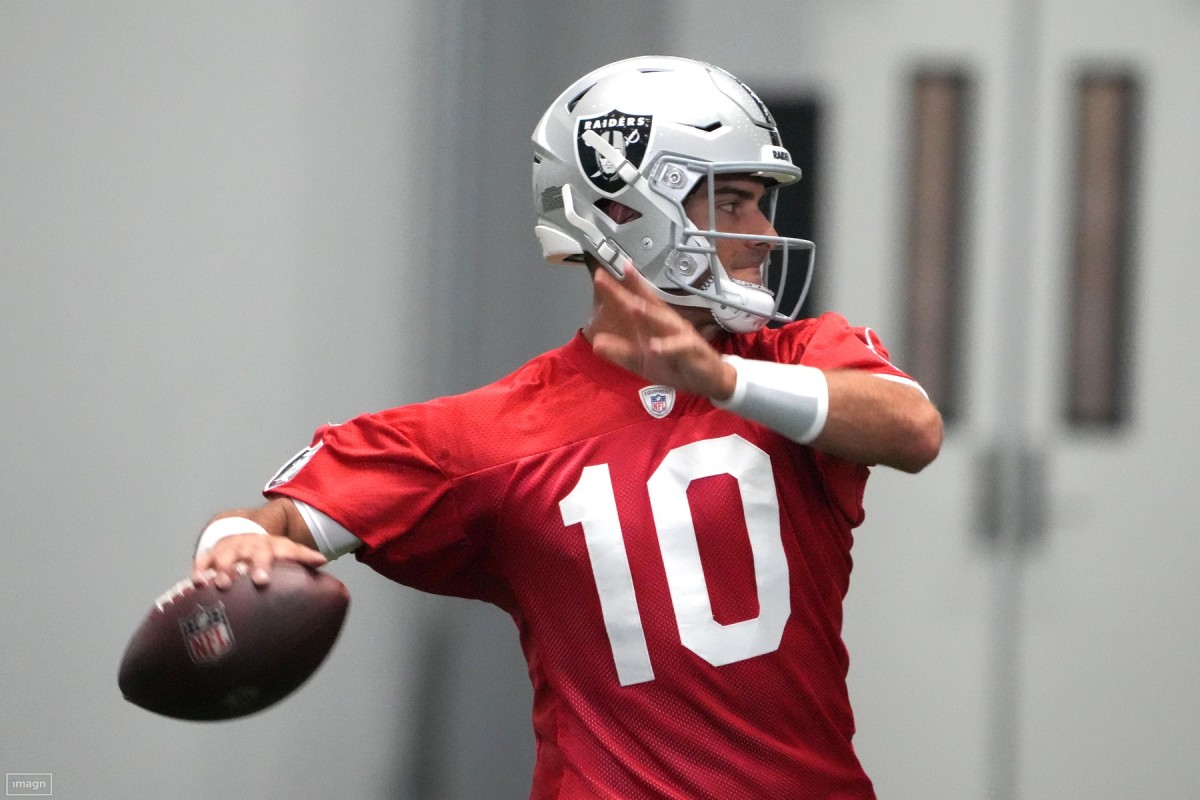 Raiders training camp: QB Jimmy Garoppolo rebounds, connects with Davante  Adams - Sports Illustrated