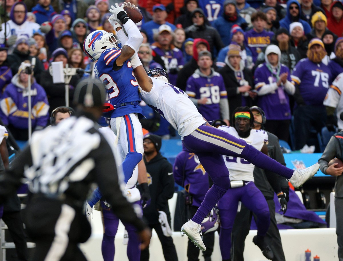 Vikings receiver Justin Jefferson made the catch of the year against the Bills in 2022, snagging this fourth-and-18 throw from quarterback Kirk Cousins.