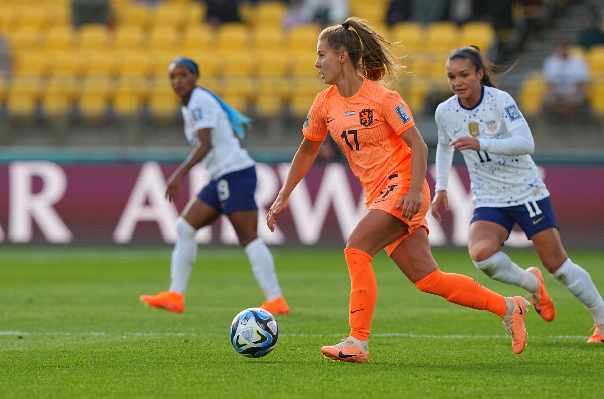 The Netherlands' Victoria Pelova controls the ball against the USWNT at the Women's World Cup.