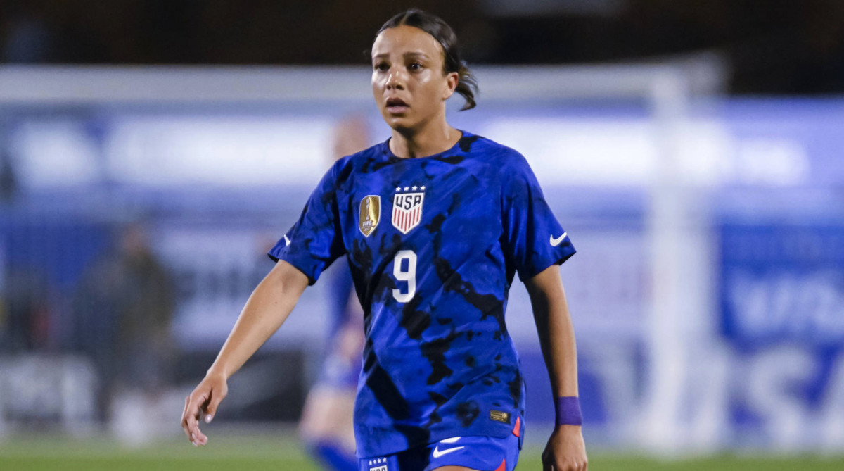USWNT forward Mallory Swanson in game action during the SheBelieves Cup game against Brazil.