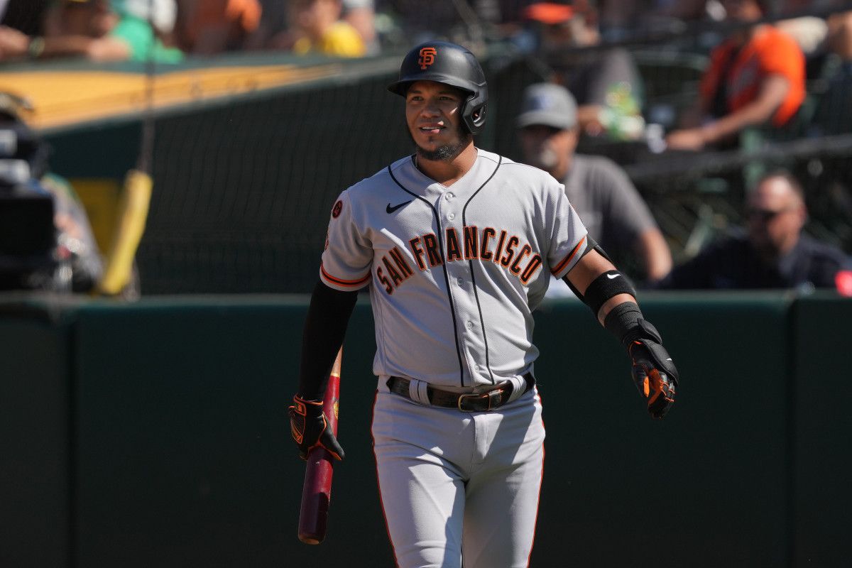 SF Giants second baseman Thairo Estrada walks behind home plate during the first inning against the Oakland Athletics at Oakland-Alameda County Coliseum on August 5, 2023.