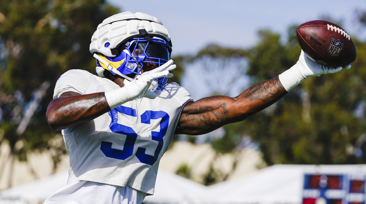 Rams linebacker Ernest Jones make a one-handed catch at training camp
