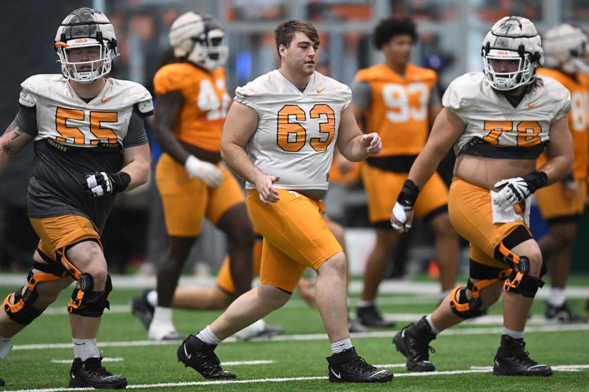 Tennessee Volunteers C Cooper Mays during spring practice on April 5th, 2023, in Knoxville, Tennessee. (Photo by Caitie McMekin of the News Sentinel)