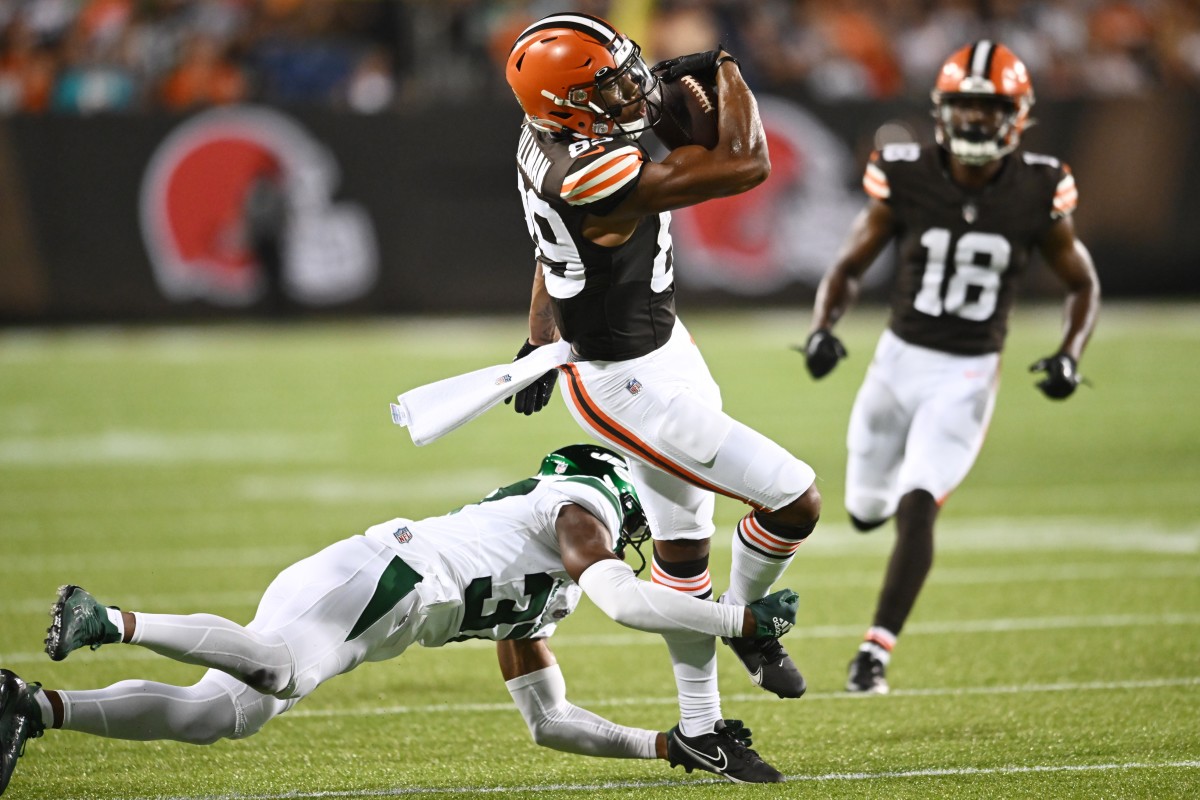 Aug 3, 2023; Canton, Ohio, USA; Cleveland Browns wide receiver Cedric Tillman (89) runs with the ball after a catch against New York Jets cornerback Bryce Hall (37) during the first half at Tom Benson Hall of Fame Stadium. Mandatory Credit: Ken Blaze-USA TODAY Sports