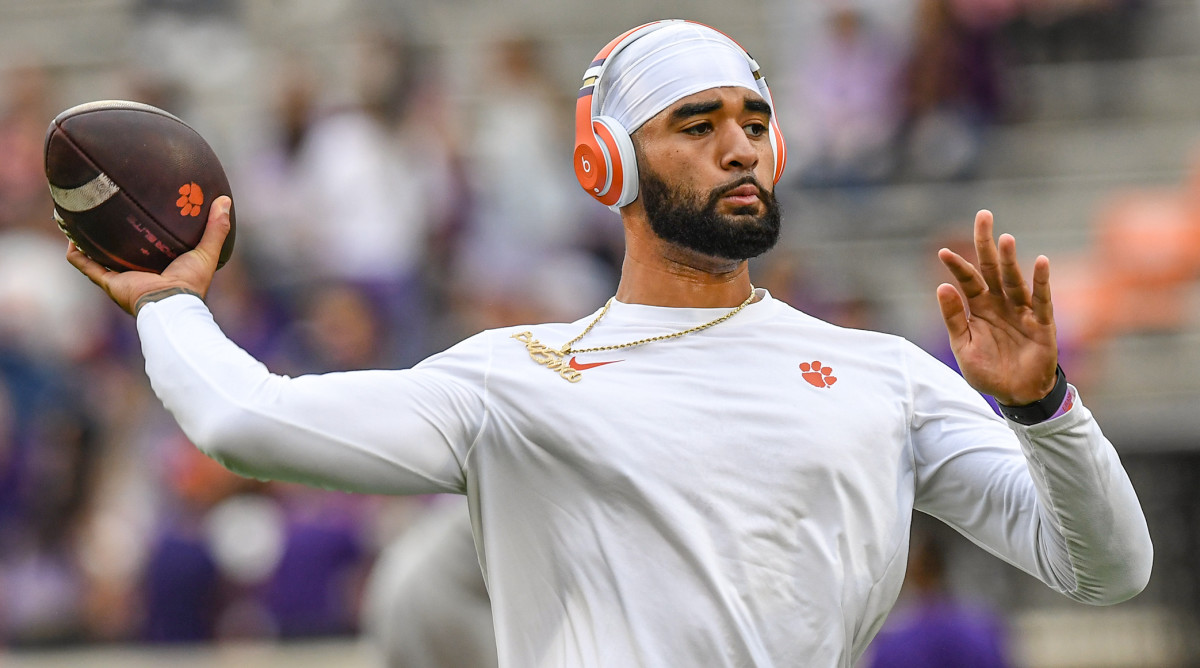 Quarterback DJ Uiagalelei throws at Clemson