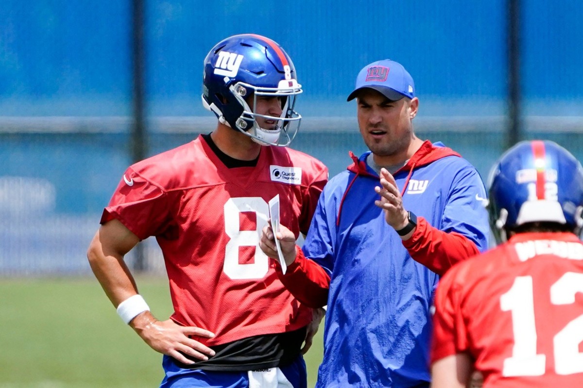 New York Giants quarterback Daniel Jones (8) and offensive coordinator Mike Kafka talk on the field during mandatory minicamp at the Quest Diagnostics Training Center on Tuesday, June 7, 2022, in East Rutherford.