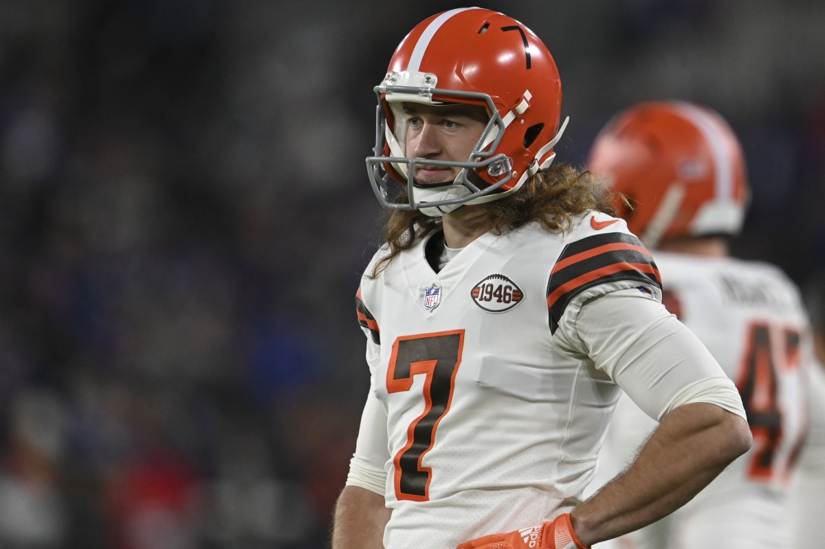 Nov 28, 2021; Baltimore, Maryland, USA; Cleveland Browns punter Jamie Gillan (7) on the sidelines during the second half against the Baltimore Ravens at M&T Bank Stadium.