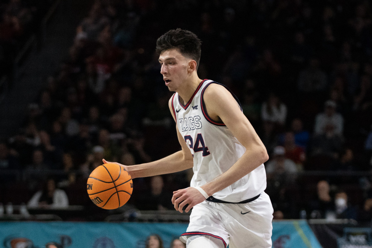 March 8, 2022; Las Vegas, NV, USA; Gonzaga Bulldogs center Chet Holmgren (34) against the Saint Mary's Gaels during the first half in the finals of the WCC Basketball Championships at Orleans Arena. Mandatory Credit: Kyle Terada-USA TODAY Sports