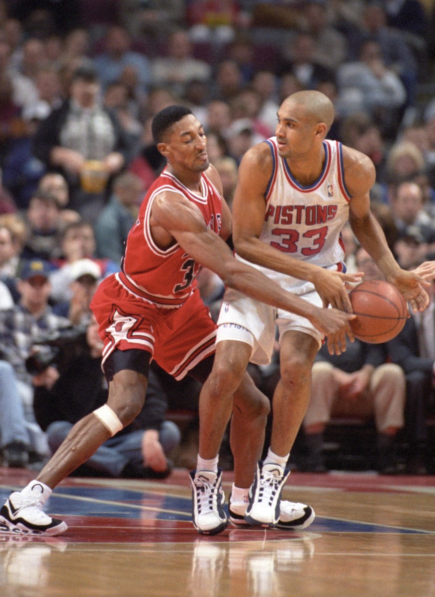 Chicago Bulls forward Scottie Pippen (33) guards against Detroit Pistons forward Grant Hill (33) at the Palace at Auburn Hills. The Bulls beat the Pistons 112-109 in overtime.
