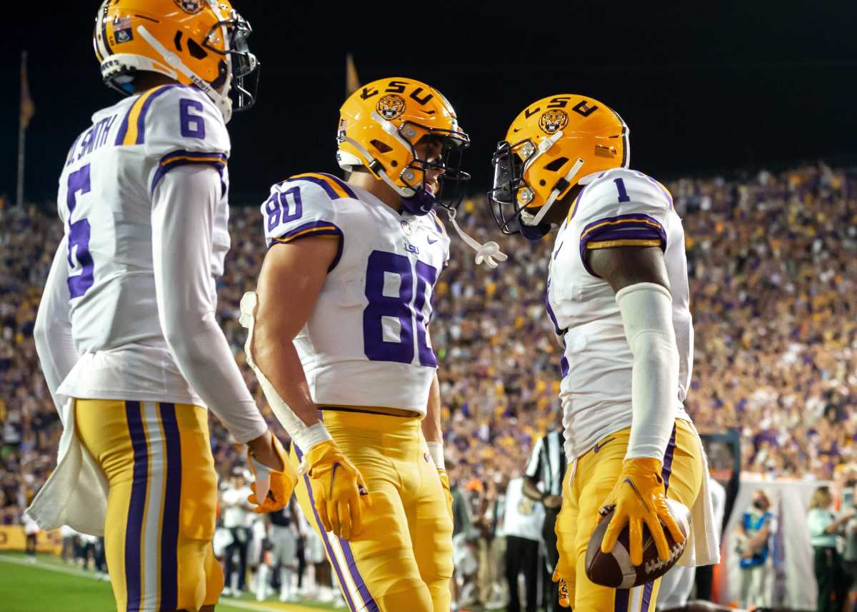 Kayshon Boutte scores a touchdown as The LSU Tigers take on the Auburn Tigers in Tiger Stadium. Saturday, Oct. 2, 2021. Half 1 Lsu Vs Auburn Football 5685 Syndication The Daily Advertiser