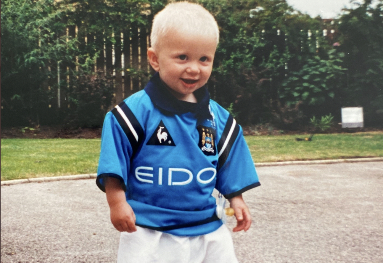 erling-haaland-pictured-as-a-young-child-dressed-in-manchester-city-kit.jpg
