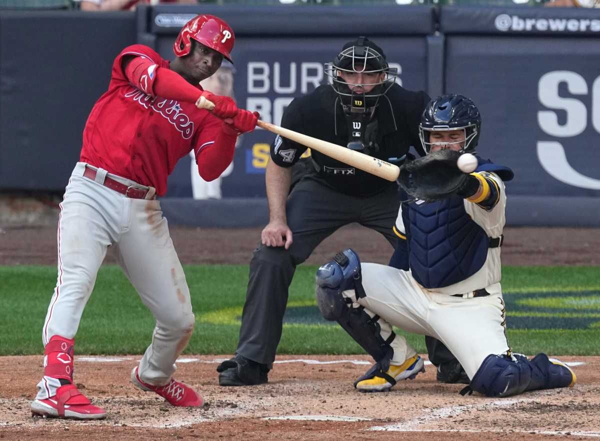 Didi Gregorius smacks an RBI double against the Milwaukee Brewers.