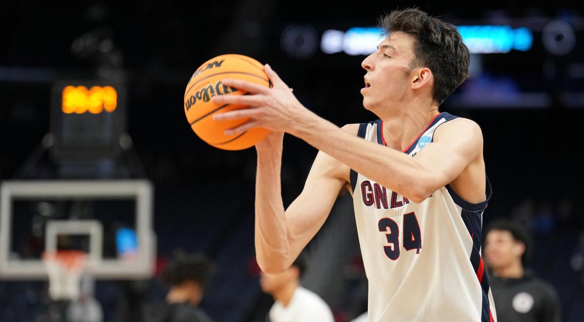 Mar 24, 2022; San Francisco, CA, USA; Gonzaga Bulldogs center Chet Holmgren (34) warms up before the game against the Arkansas Razorbacks in the semifinals of the West regional of the men’s college basketball NCAA Tournament at Chase Center.