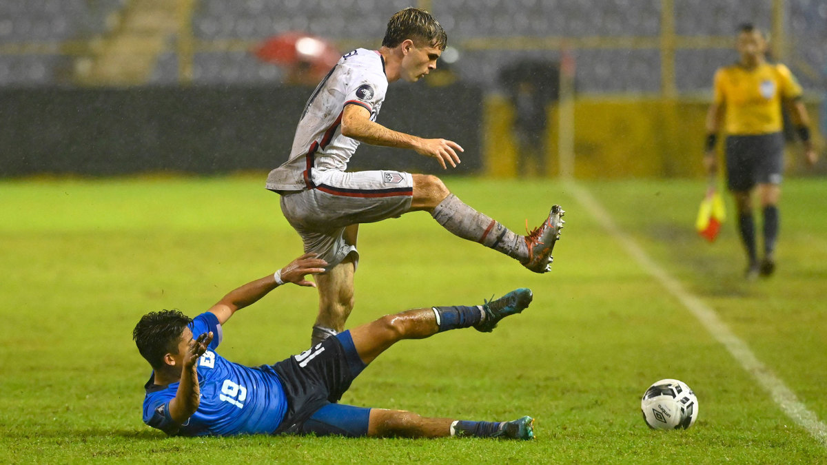 Christian Pulisic is tackled vs. El Salvador