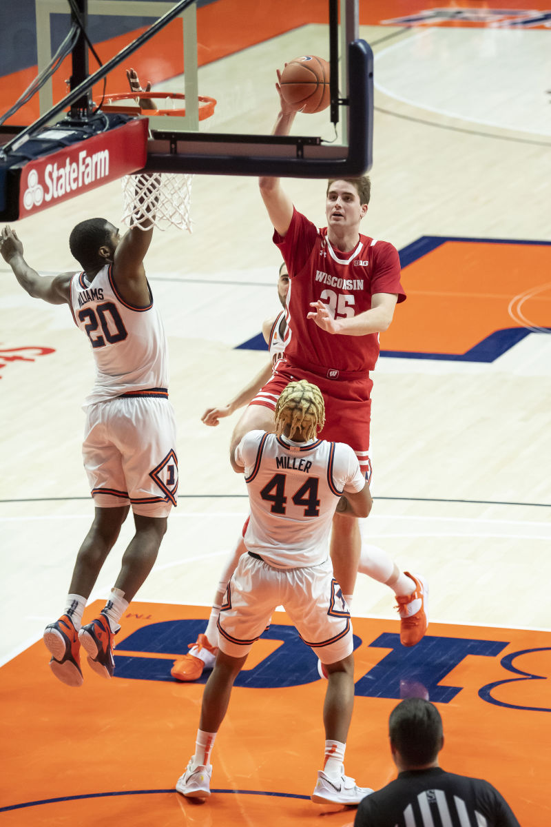 Adam Miller takes a charge against the Wisconsin Badgers during his freshman campaign with Illinois. 