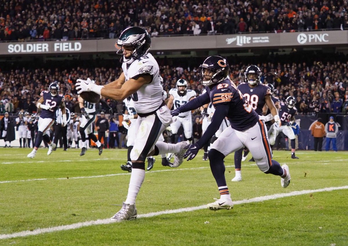 Could a Former Eagles WR Help the Phillies in Centerfield? - Vimarsana News