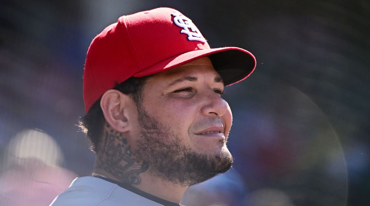 Cardinals to Add Yadier Molina to Injured List, per Report - Vimarsana News