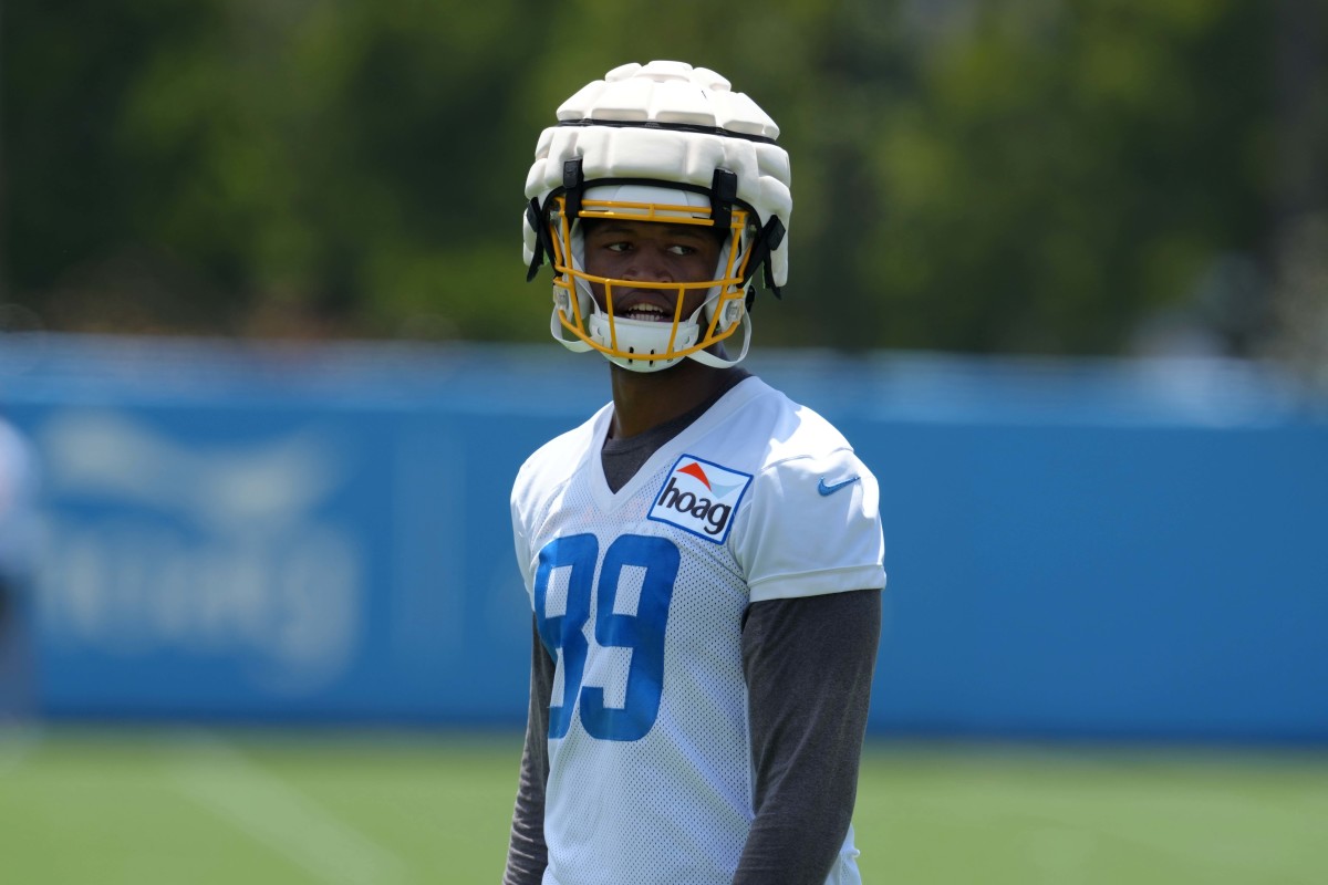 Jun 14, 2022; Costa Mesa, California, USA; Los Angeles Chargers tight end Donald Parham (89) wears a Guardian Cap during minicamp at the Hoag Performance Center. Mandatory Credit: Kirby Lee-USA TODAY Sports