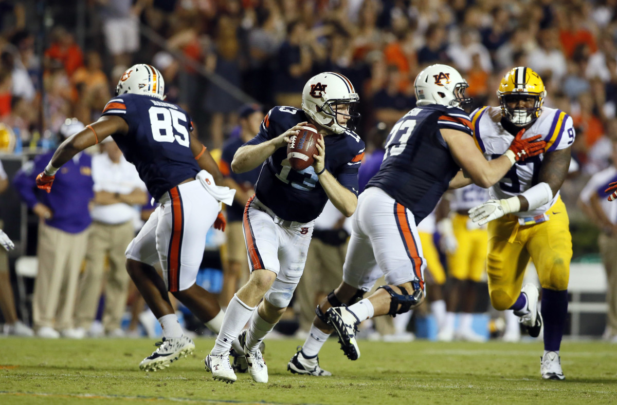 Sep 24, 2016; Auburn, AL, USA; Auburn Tigers quarterback Sean White (13) looks for a receiver during the fourth quarter against the LSU Tigers at Jordan Hare Stadium. The Auburn Tigers beat the LSU Tigers 18-13. Mandatory Credit: John Reed-USA TODAY Sports