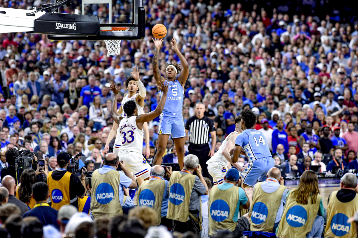 Bacot gets up a jumper against Kansas in the national championship game.