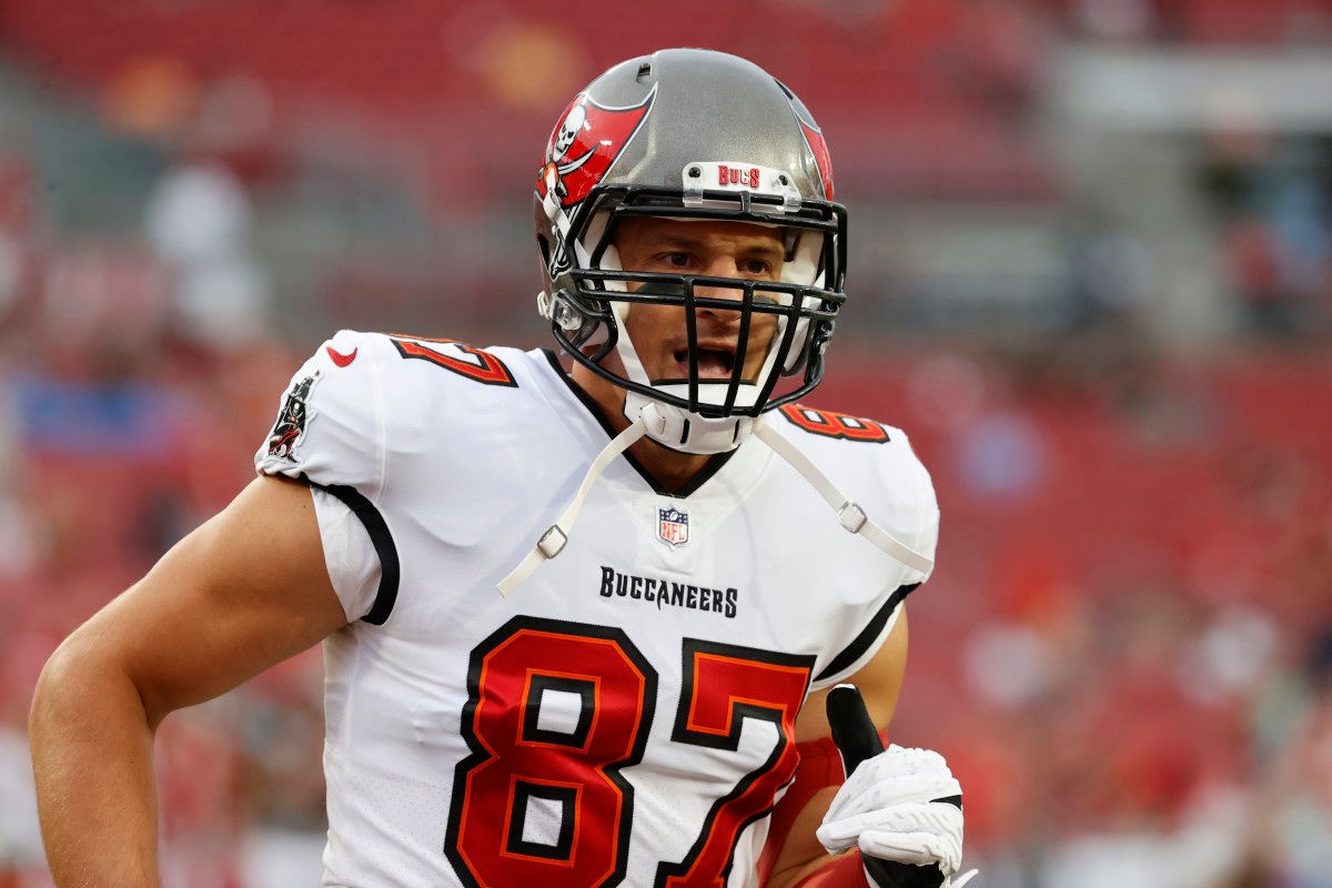 Did Rob Gronkowski hint at a return to the Tampa Bay Buccaneers? - Vimarsana News