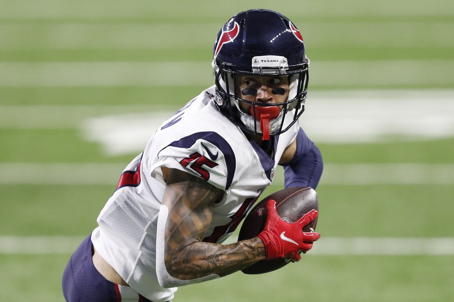 Four Free Agents the Panthers Should Consider Signing - Vimarsana News