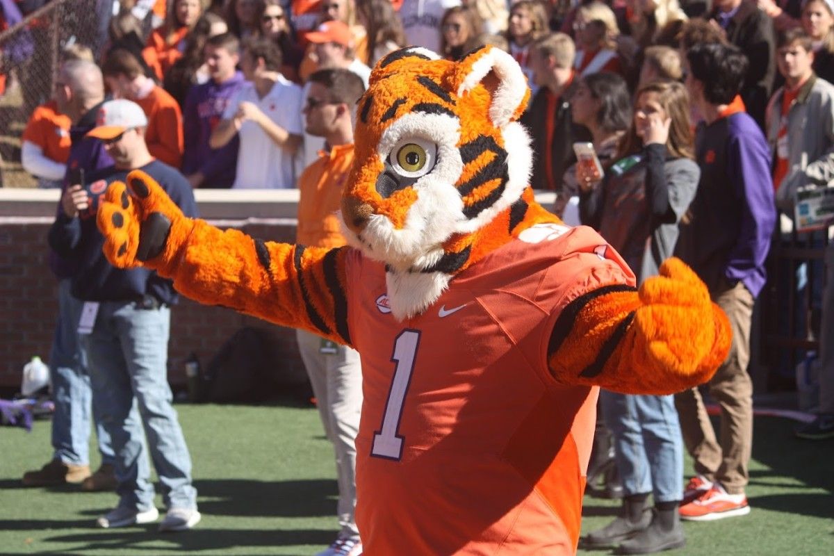 AJ AJ Hoffler 'Blessed' to Be Part of Clemson's 2023 Recruiting Class, Says Tigers Aren't Done Yet - Sports Illustrated Clemson Tigers News, Analysis and More - Vimarsana News