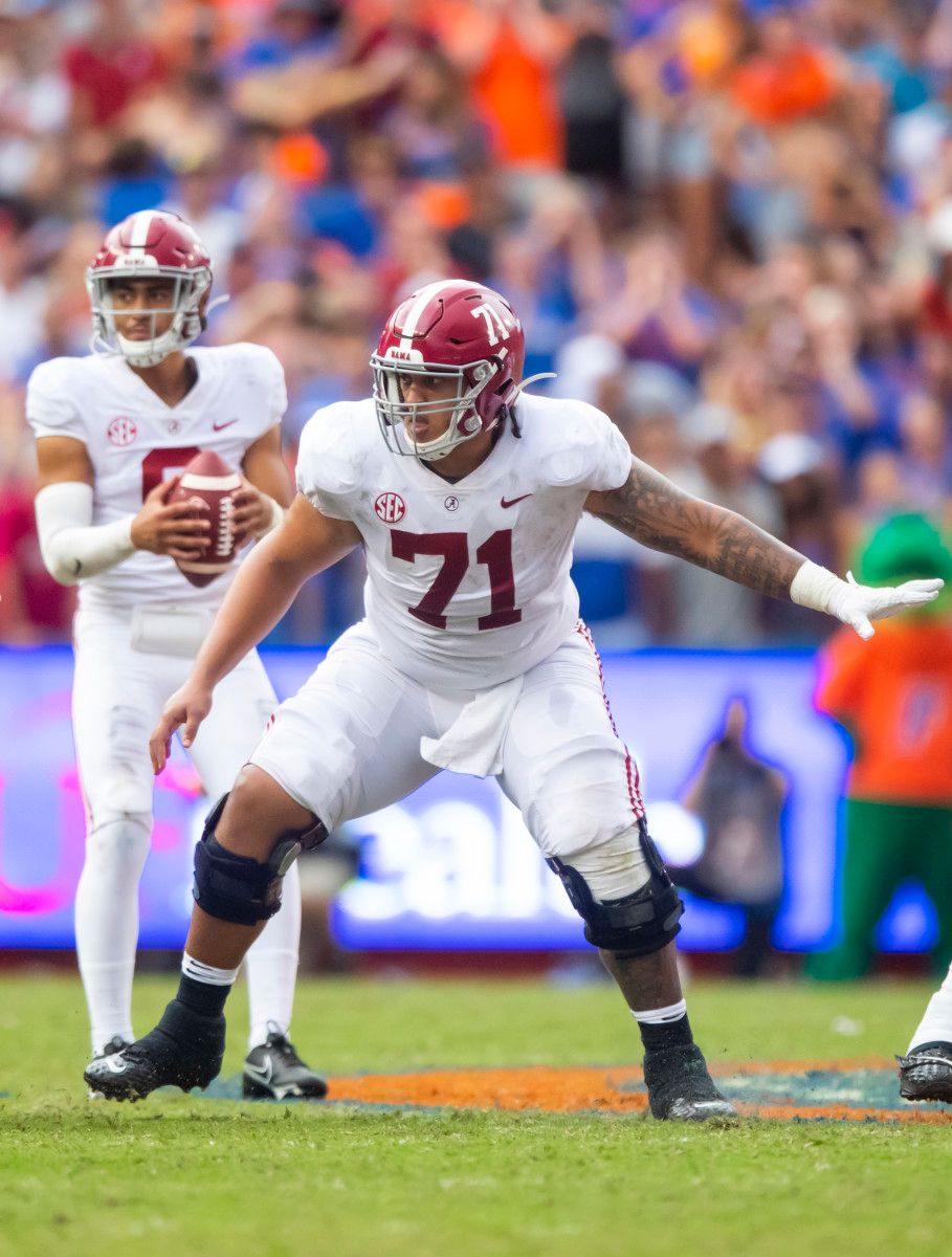 BamaCentral 22 for '22: Who will win Alabama's battle at center? - Sports Illustrated Alabama Crimson Tide News, Analysis and More - Vimarsana News