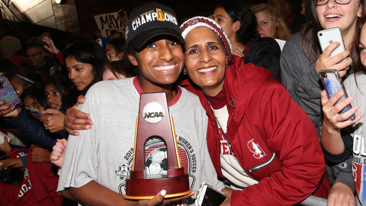 Naomi Girma and her mother after the 2019 NCAA championship game